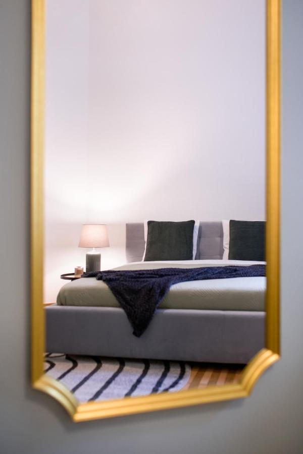 Wawelove Pilsudskiego - 3 Bedroom Apt. With Balcony And Free Parking! Krakow Ngoại thất bức ảnh